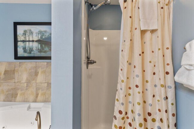 Building Photo - 1410 Hurley Dr