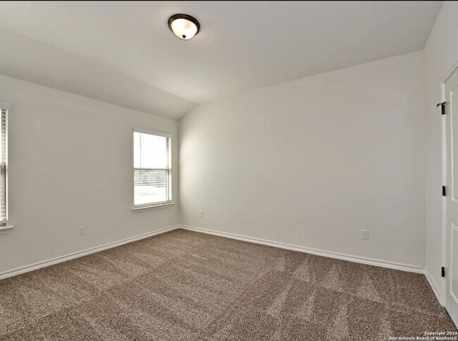 Building Photo - 2527 Lynwood Bnd