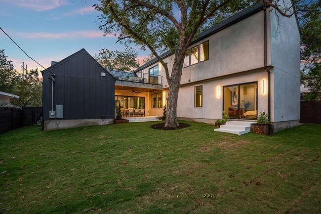Building Photo - Stunning South Austin Oasis