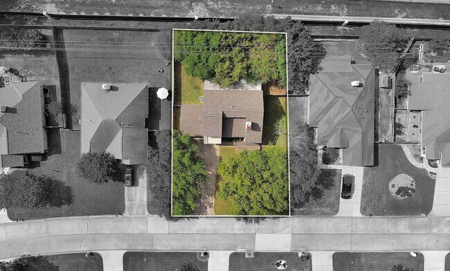 Building Photo - 219 April Waters Dr W