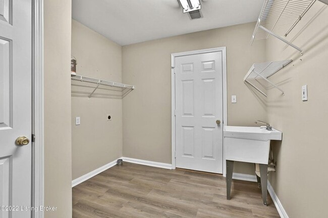 Building Photo - Super Nice Shelbyville Condo For Rent
