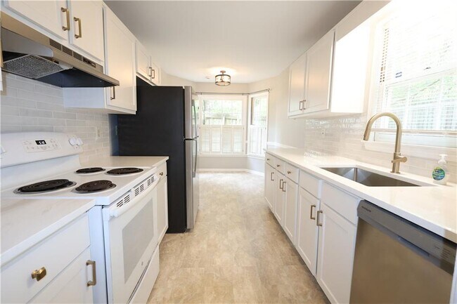 Building Photo - 1359 Oakengate Dr