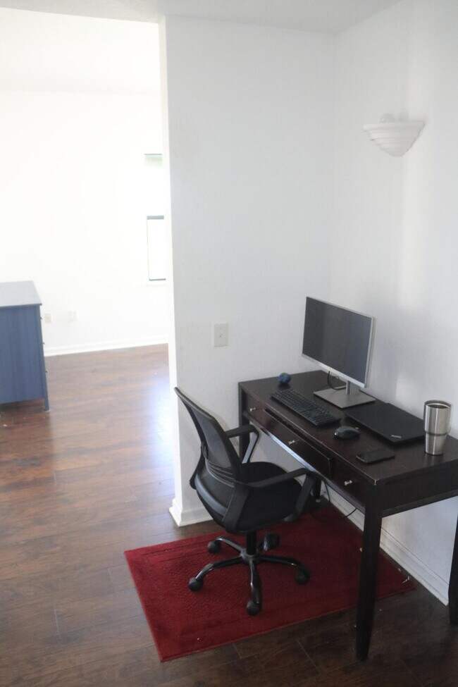 Building Photo - 1610 Presidential Way