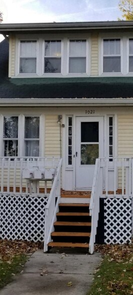 Building Photo - 1021 Moores River Dr