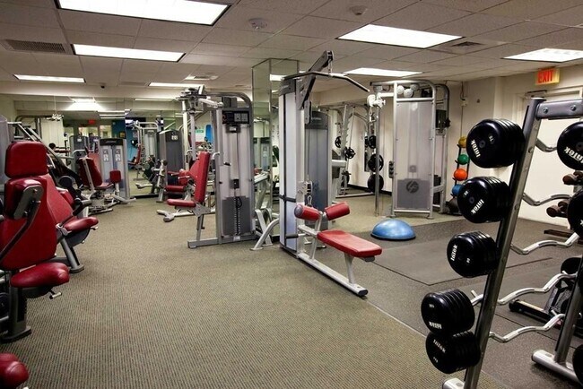 Building Photo - 99 Pond Ave