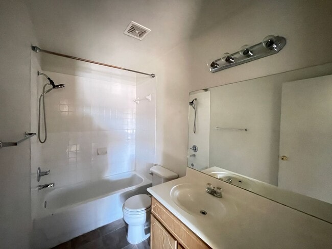 Building Photo - 400 Brittney Way