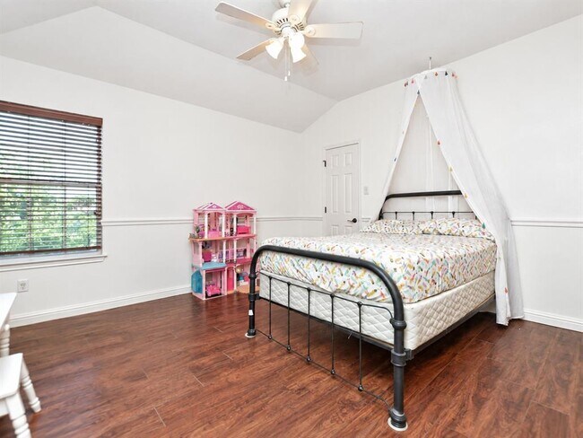 Building Photo - 1802 Greenside Trail