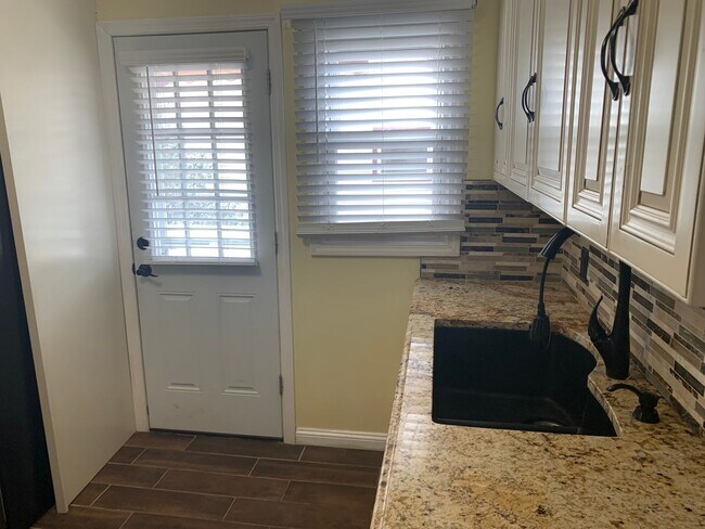 Building Photo - Terrific 4 Bed/1 Bath Home in Elmont!
