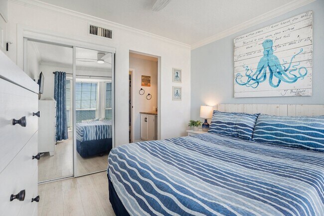 Building Photo - 6300 Seawall Blvd