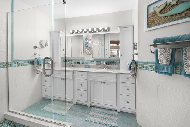 Building Photo - 6040 SE Martinique Dr