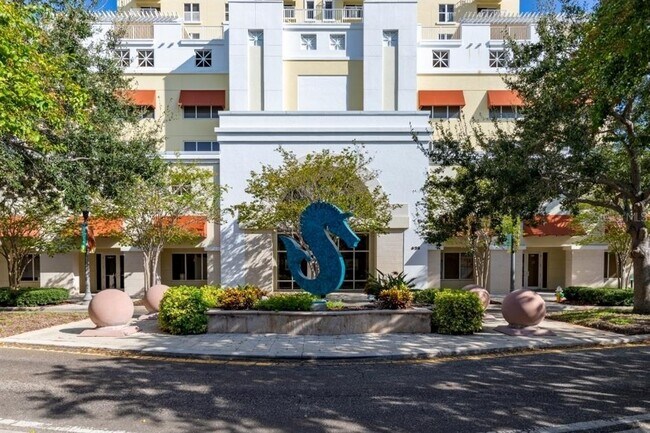 Building Photo - 628 Cleveland St