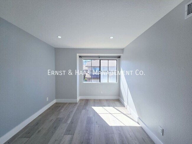 Building Photo - 16810 Picadilly Ln