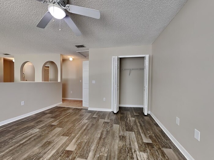 Building Photo - 8799 Oxfordshire Ave E