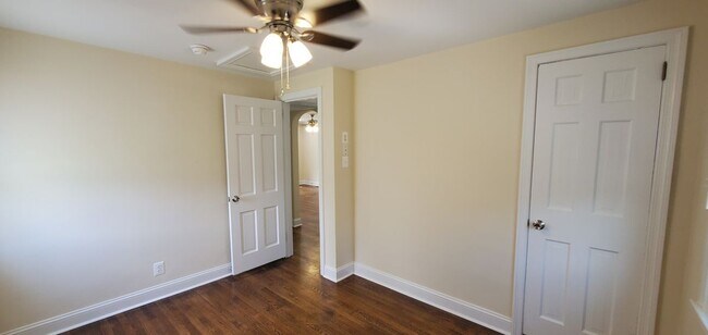 Building Photo - 433 Belair Ave