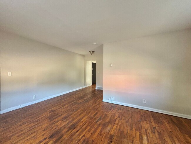 Building Photo - 1117 S Westnedge Ave