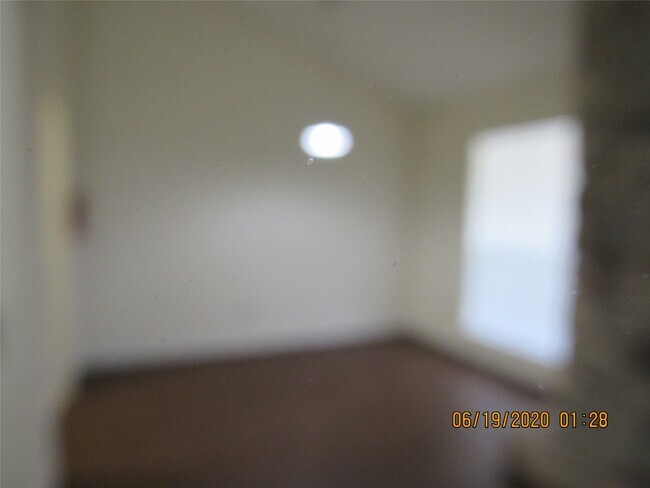 Building Photo - 17401 Red Oak Dr