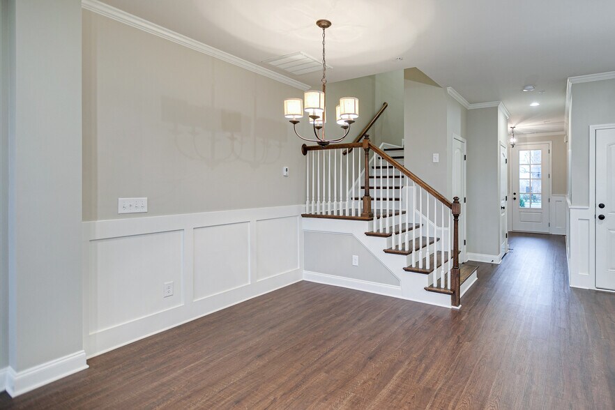 Building Photo - 2576 Wellesley Square Dr