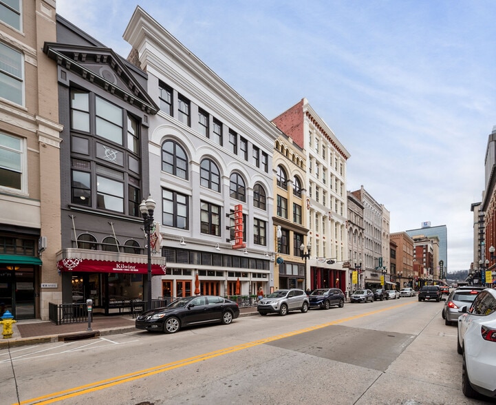 Building Photo - 418 S Gay St