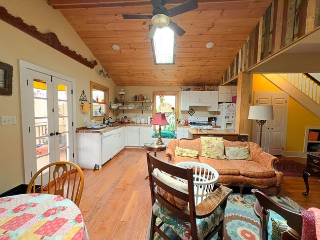 Building Photo - Short term fully furnished rental in Knoxv...