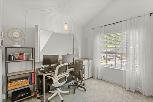 Building Photo - 26481 Olivewood