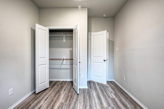 Building Photo - 9596 Darkwood St
