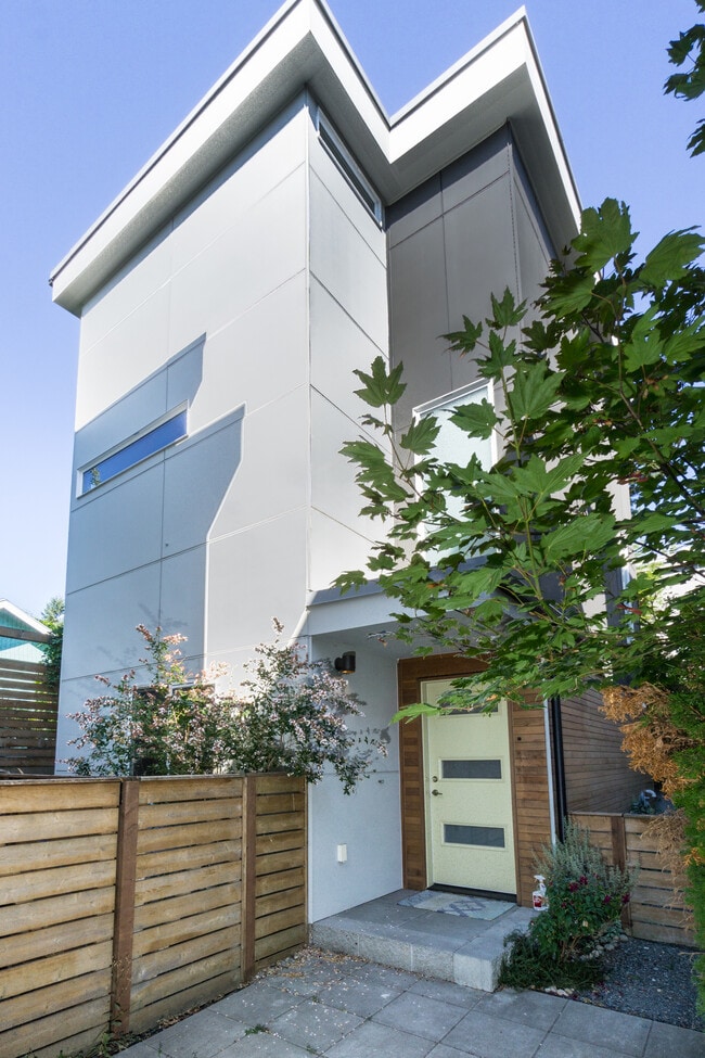 Building Photo - 328 NW 41st St