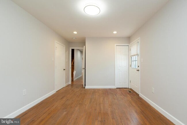 Building Photo - 9004 Roundleaf Way