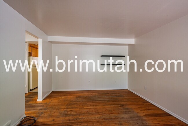 Building Photo - 938 Lowell Ave S
