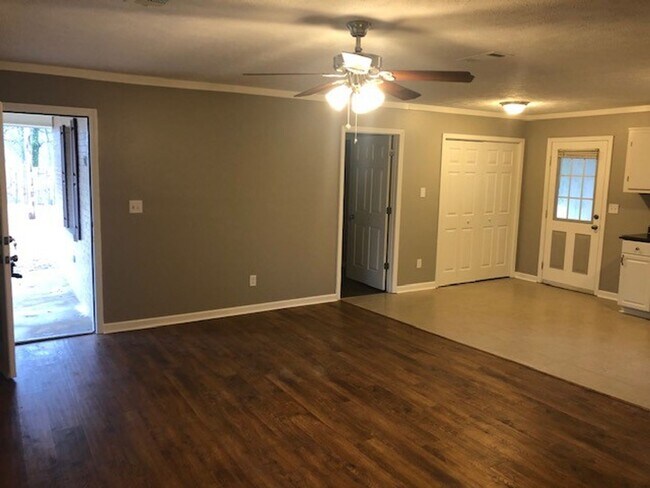 Building Photo - Renovated 3 Bedroom 2 Bath Home for Rent!!