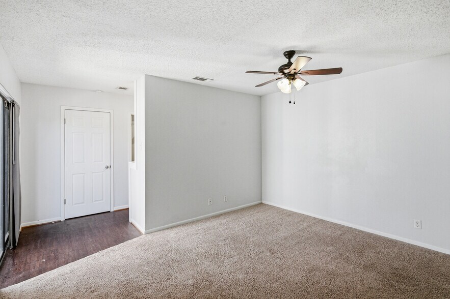 Building Photo - 202 Teakwood Dr