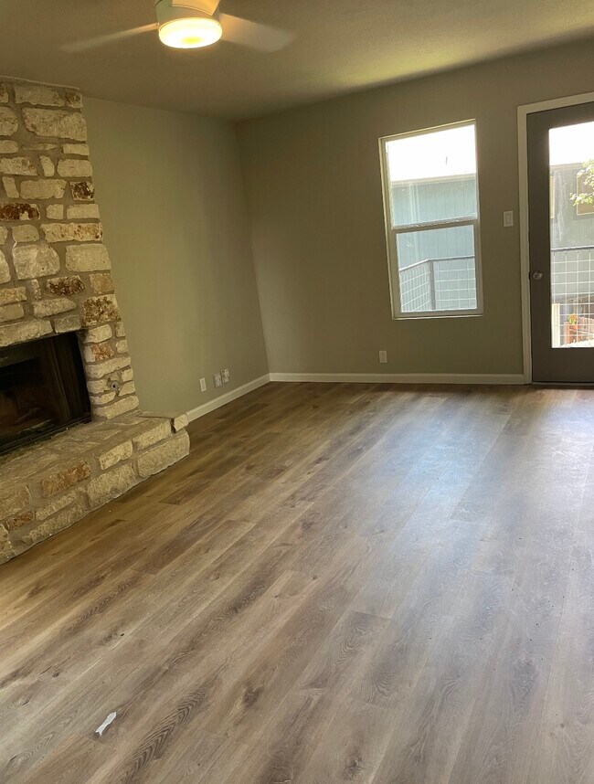 Building Photo - 3502 Larchmont Cove