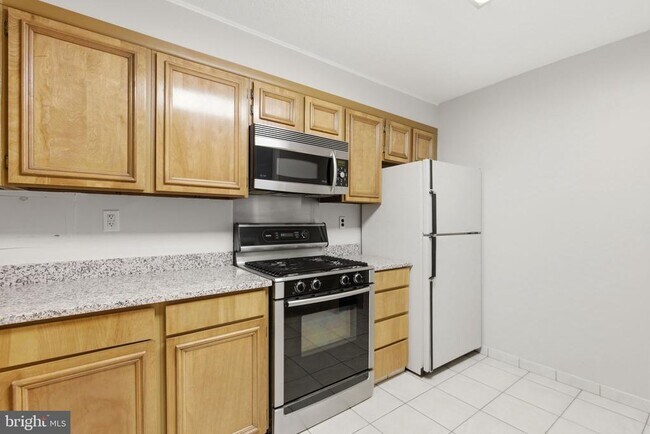 Building Photo - 1300 Army Navy Dr