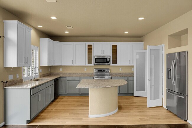 Building Photo - $2,500 - 4 Bed, 3.5 Bath Home in CO Springs with Great Community Amenities!