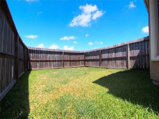 Building Photo - 6634 Rhine Dr