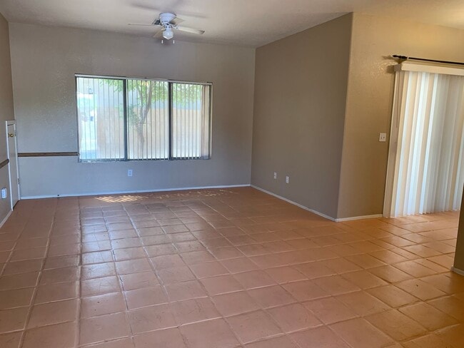 Building Photo - Wonderful 3 bedroom 2.5 bath home located in the golf course community of Western Skies