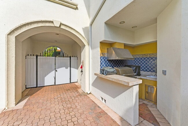 Building Photo - 7162 Vía Firenze