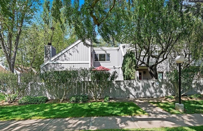 Building Photo - 7551 Maywood Dr