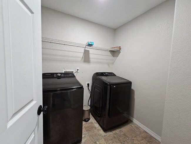 Building Photo - 3 Bed 3 bath house in 80925!!