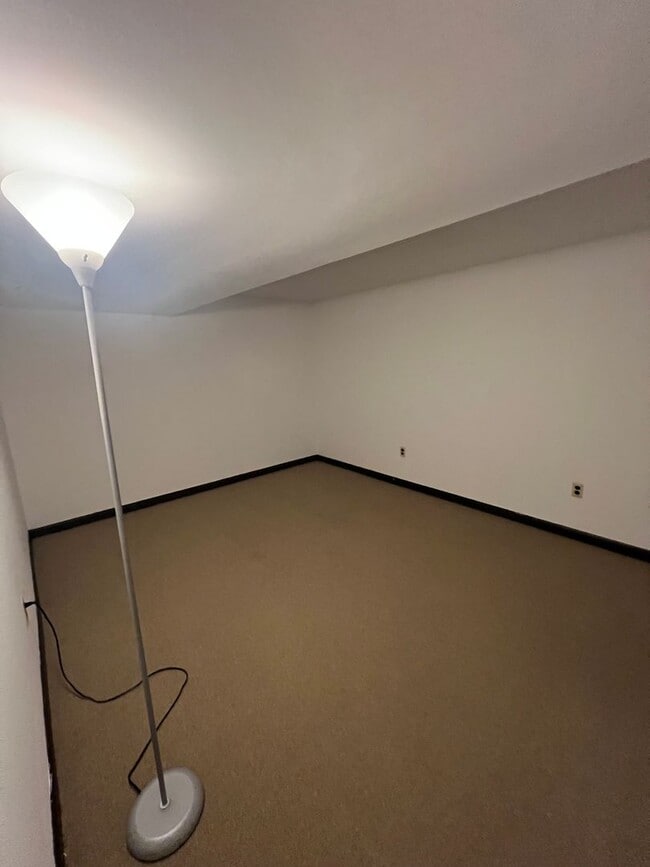 Building Photo - 2 Bedroom Townhome in Carlisle