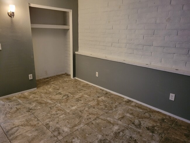 Building Photo - 1166 N Catalina Ave