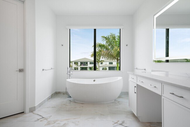 Building Photo - 8561 Crystal Downs Ave