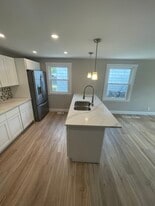 Building Photo - 139 Mayville Ave