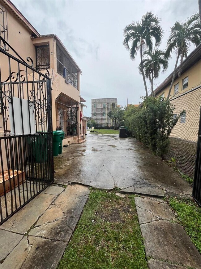 Building Photo - 1036 NW 3rd St