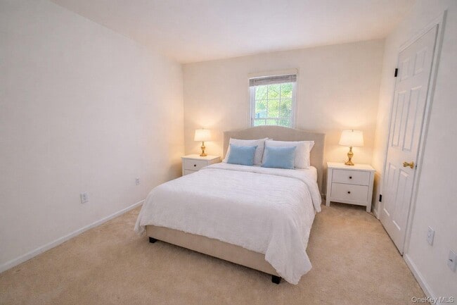 Building Photo - 2555 Youngs Ave