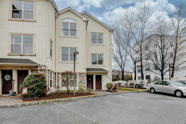 Building Photo - 1625 Paterson Plank Rd