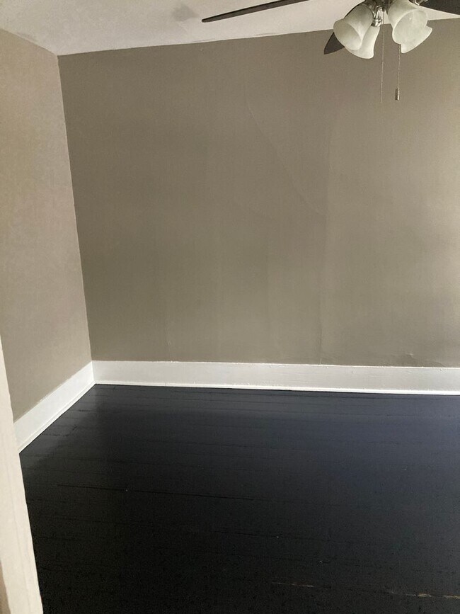 Building Photo - Updated 3 bedroom 1 bath home in downtown Morris