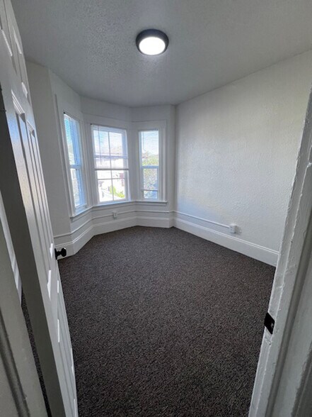 Building Photo - 709 32nd St