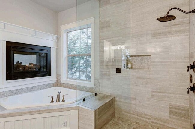 Building Photo - Beautiful home perfect for entertaining