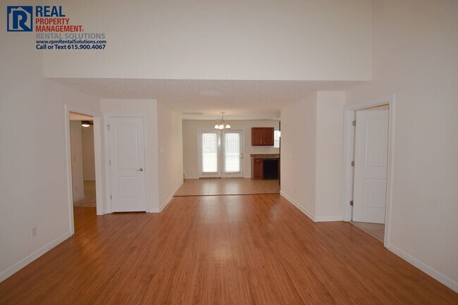 Building Photo - All one level 5bd 3ba home with attached garage!