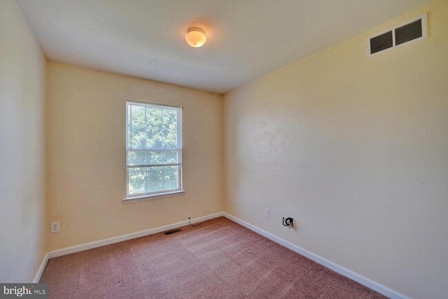 Building Photo - 112 Rosie Dr